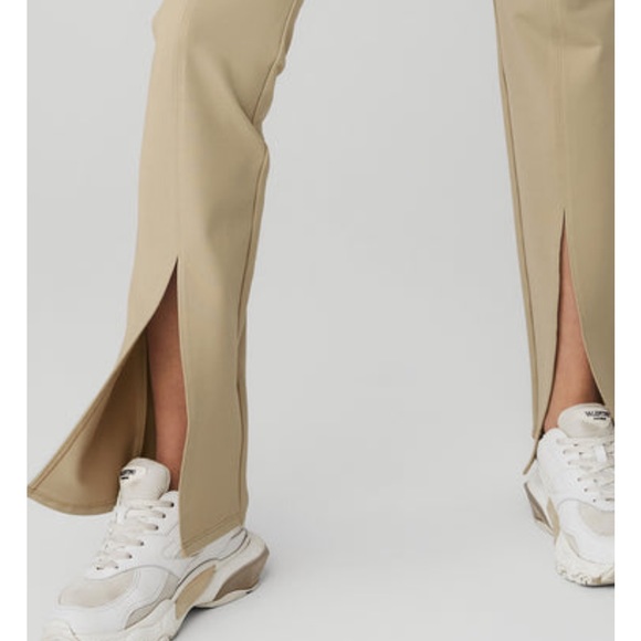 Alo yoga airbrush 7/8 split leggings in California sand - Picture 5 of 6